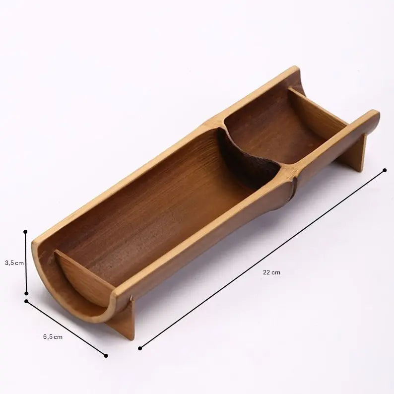 Plateau apéritif en bambou à double compartiment.