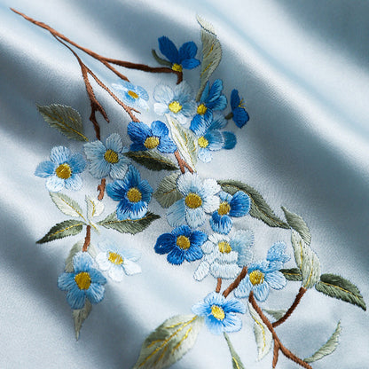 Echarpe en Soie Brodée - L'Atelier Wen